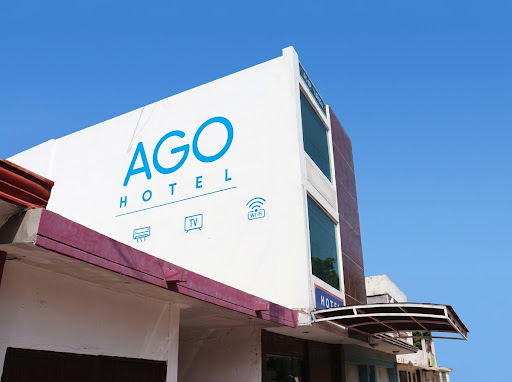 Fachada oficial de Ago Hotel con servicios de Clima, TV y Wi-Fi en Aguaruto