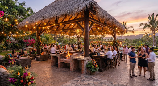 Palapa techada con área de convivencia para eventos al aire libre